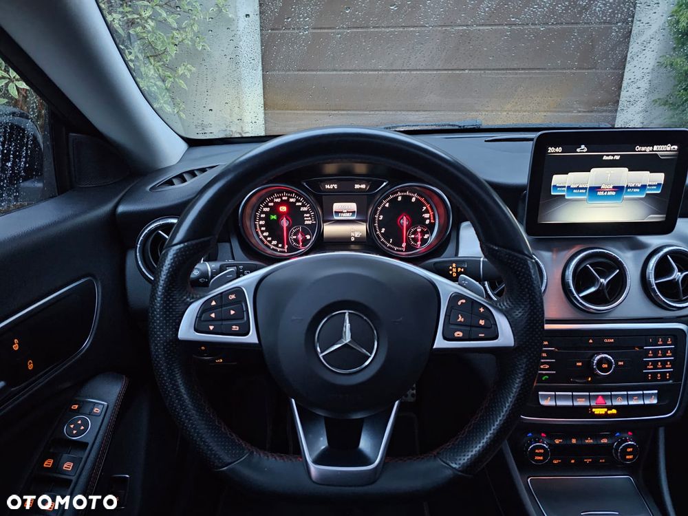 Mercedes-Benz CLA 220 4-Matic AMG Line - 14
