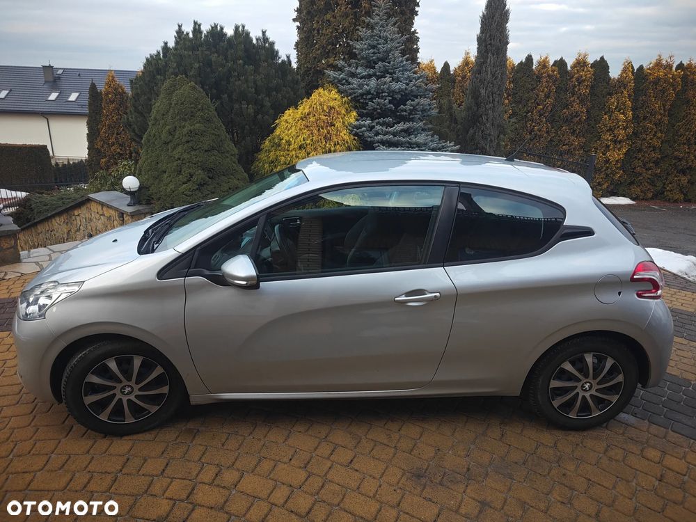 Peugeot 208 e-HDi 92 Stop&Start Allure - 4
