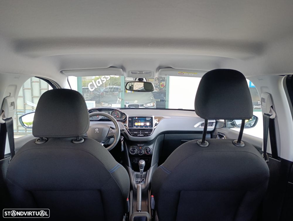 Peugeot 208 1.2 PureTech Signature EAT6 - 12