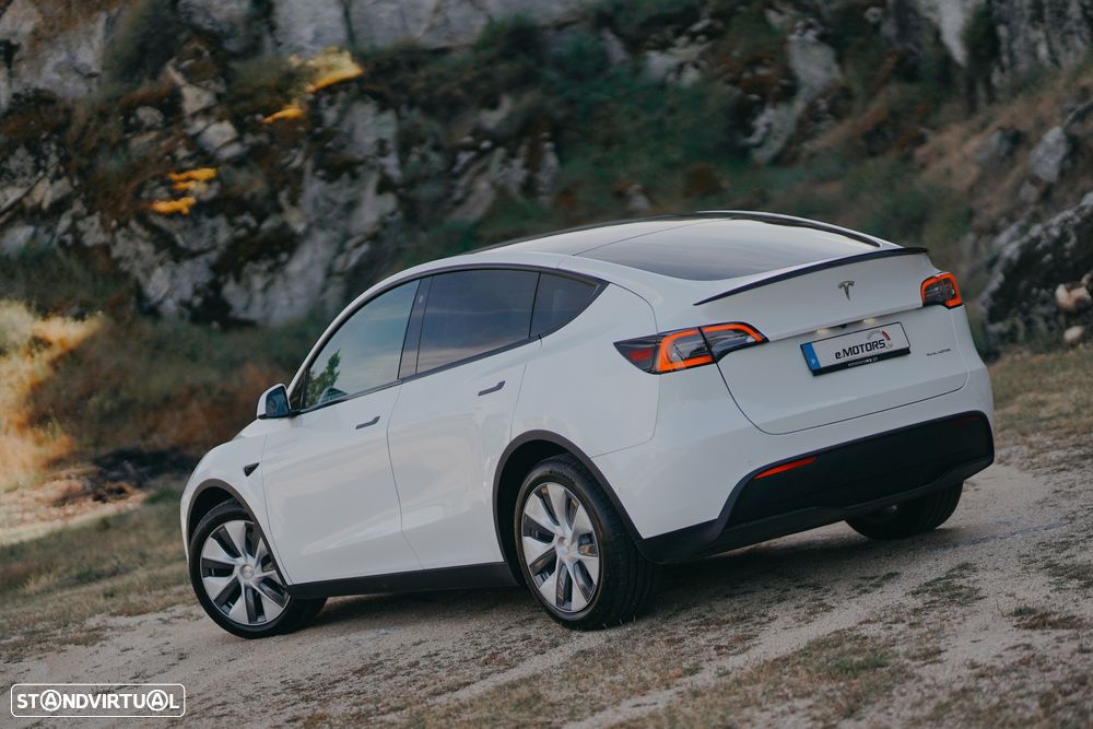 Tesla Model Y Long Range Dual Motor AWD - 12