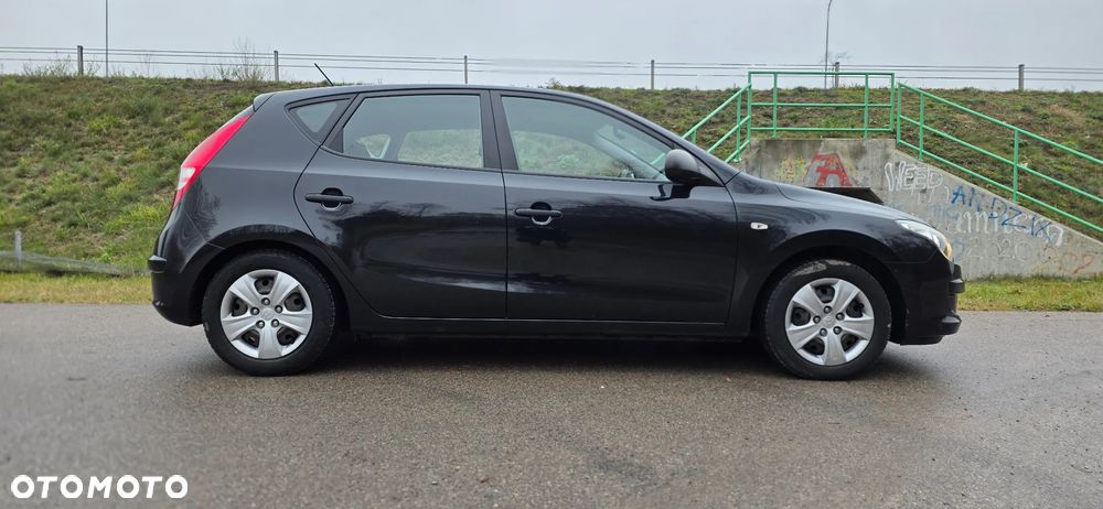 Hyundai i30 1.4 Base + - 6