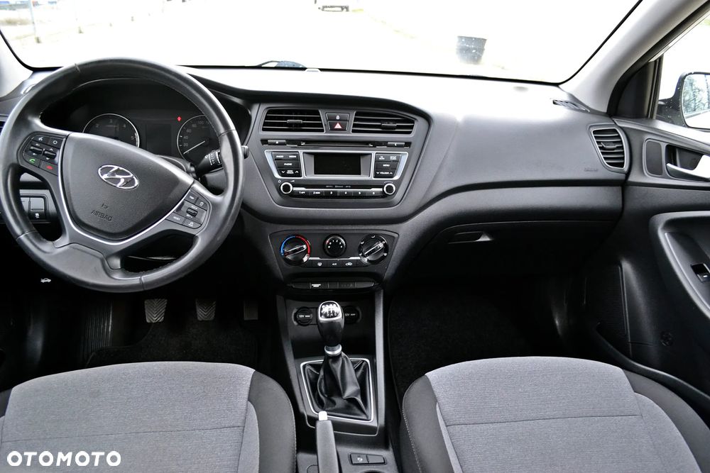 Hyundai i20 - 12