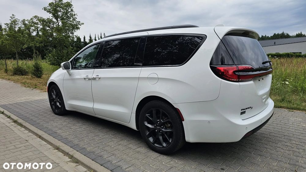 Chrysler Pacifica - 4