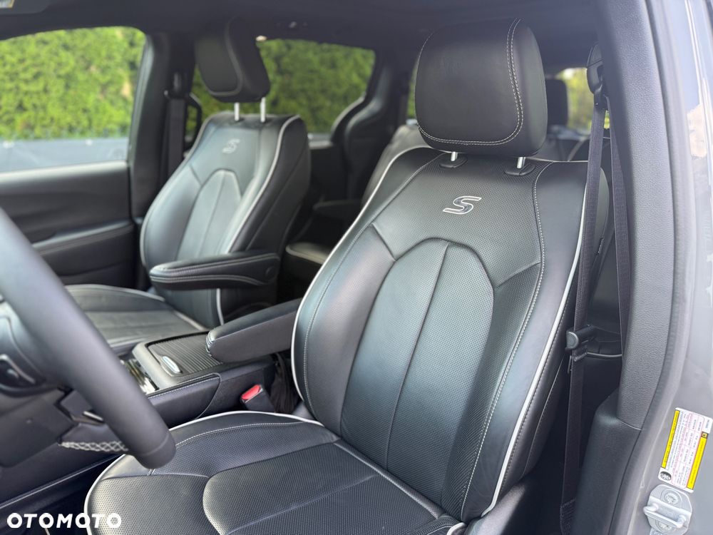 Chrysler Pacifica - 24