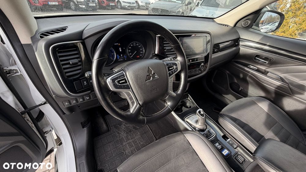 Mitsubishi Outlander 2.4 4WD Diamant+ - 7