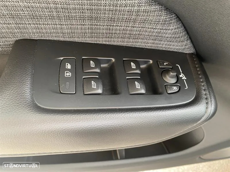 Volvo XC 60 2.0 B4 Momentum Plus - 6
