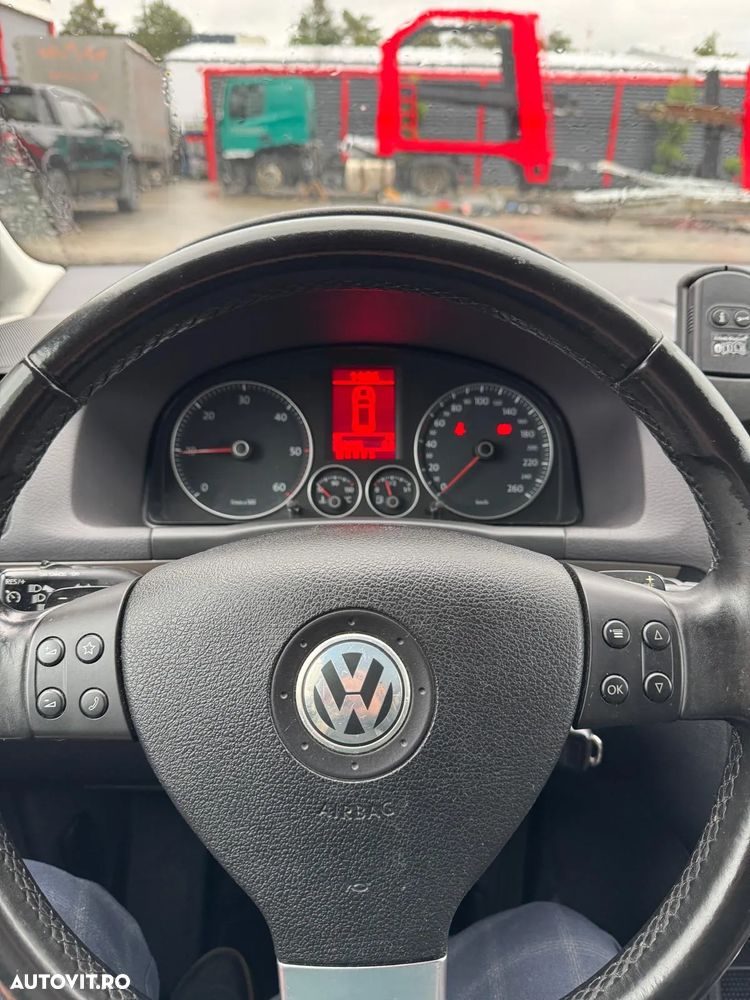 Volkswagen Touran 2.0 TDI DPF DSG Cross - 2