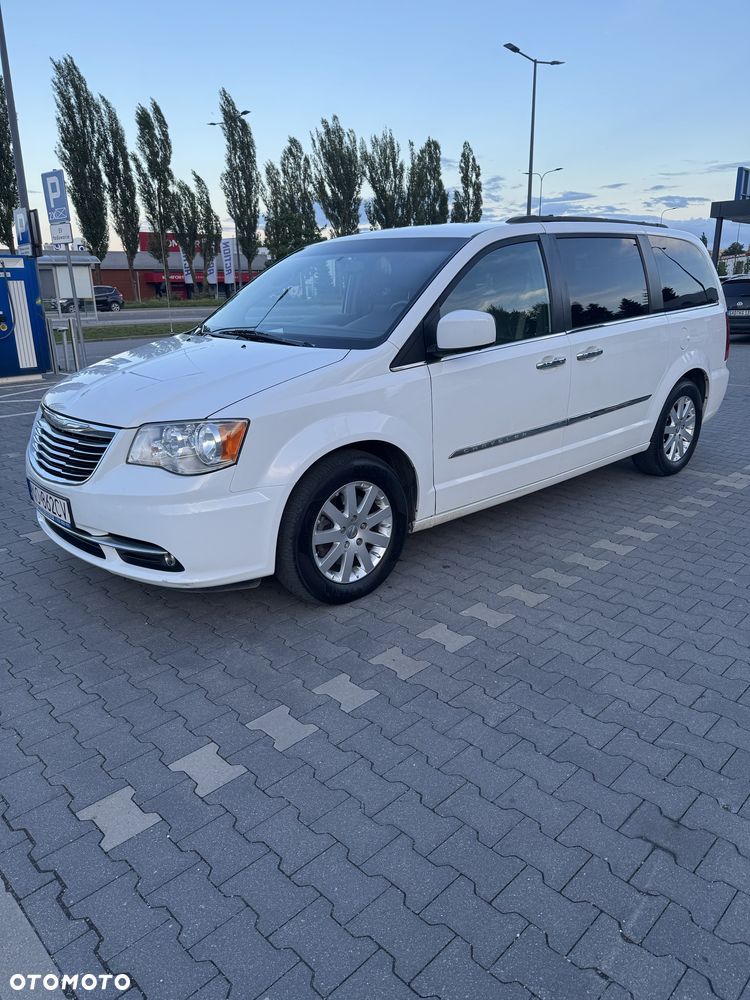 Chrysler Town & Country - 1