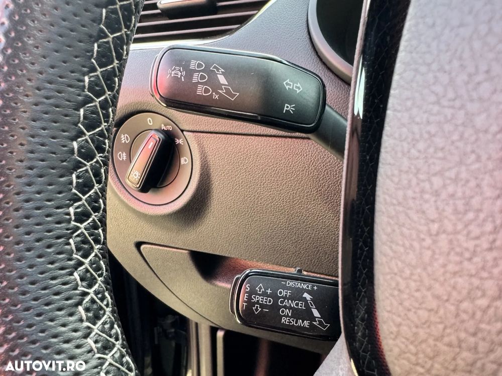 Skoda Octavia 2.0 TDI DSG RS - 10