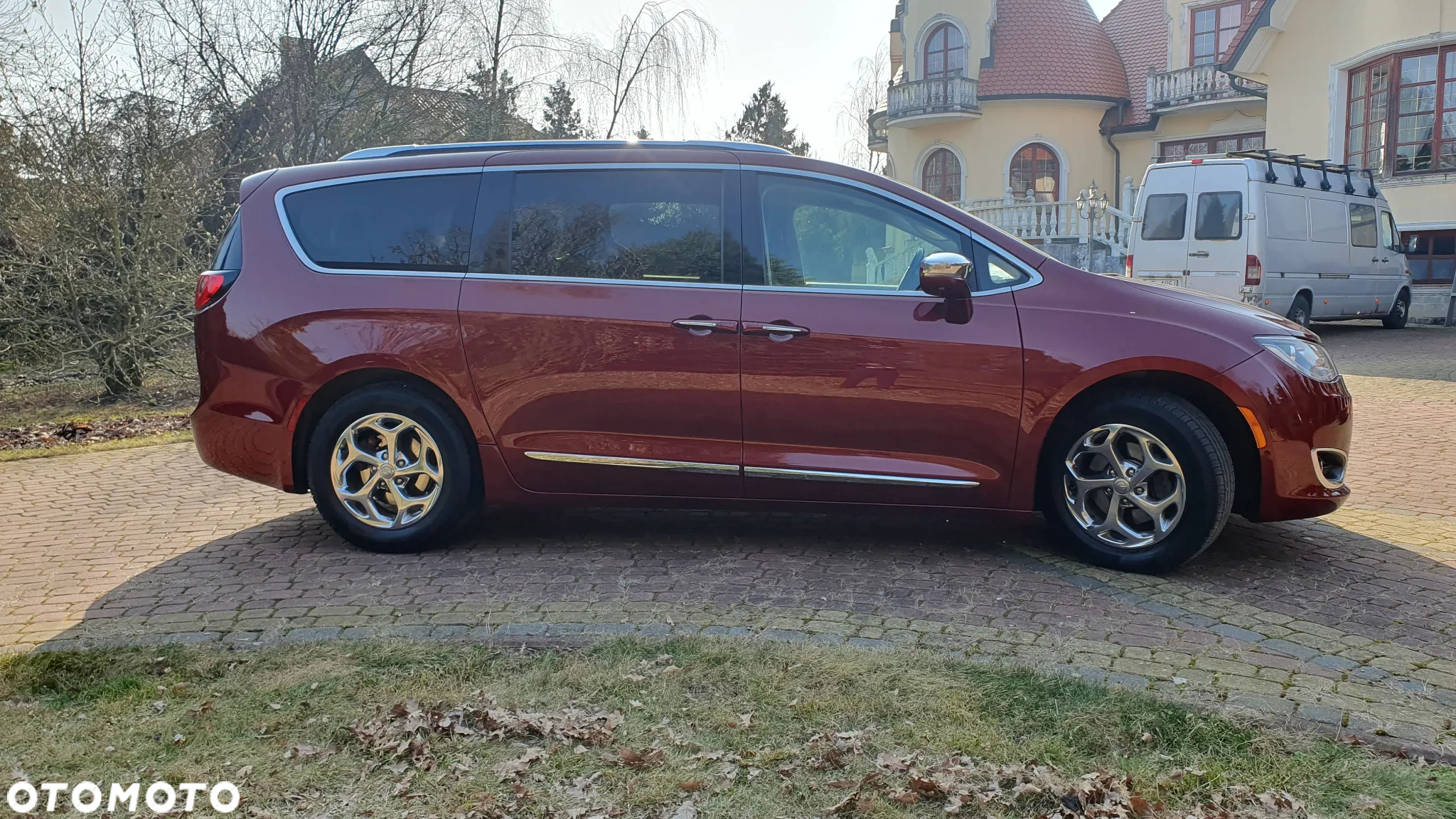 Chrysler Pacifica - 4
