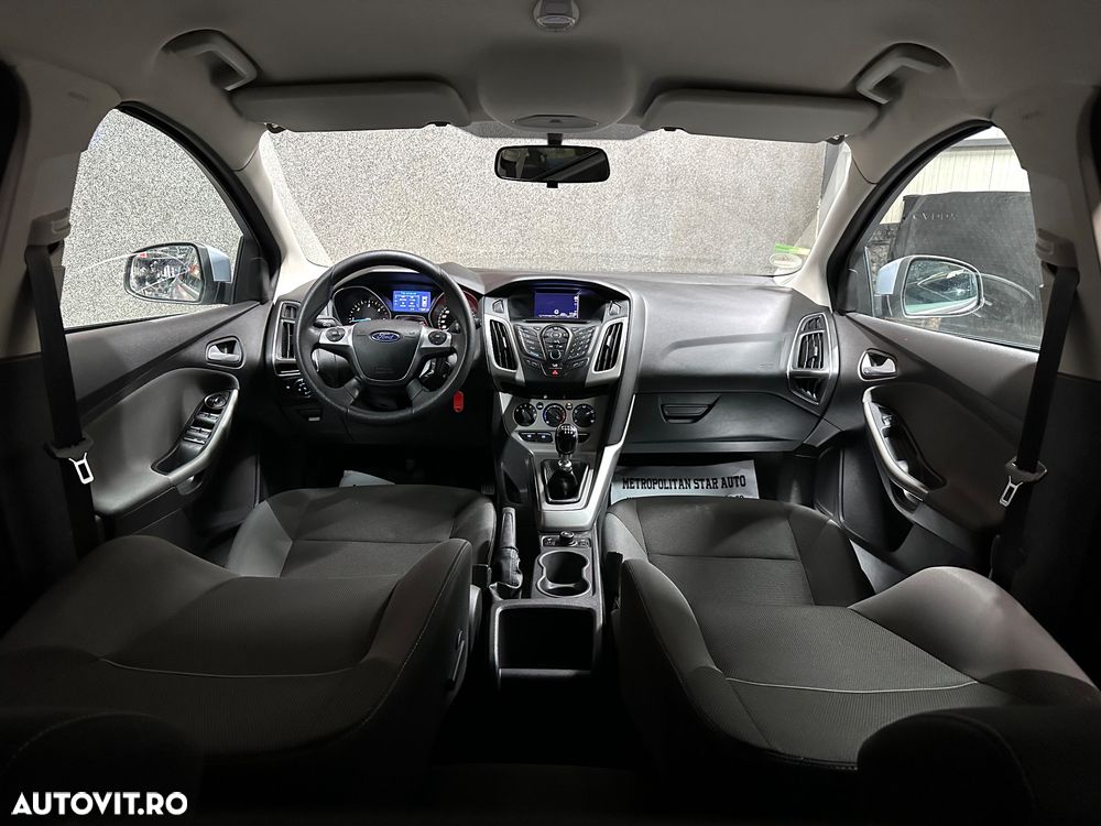 FORD Focus 2011 — imagine 5