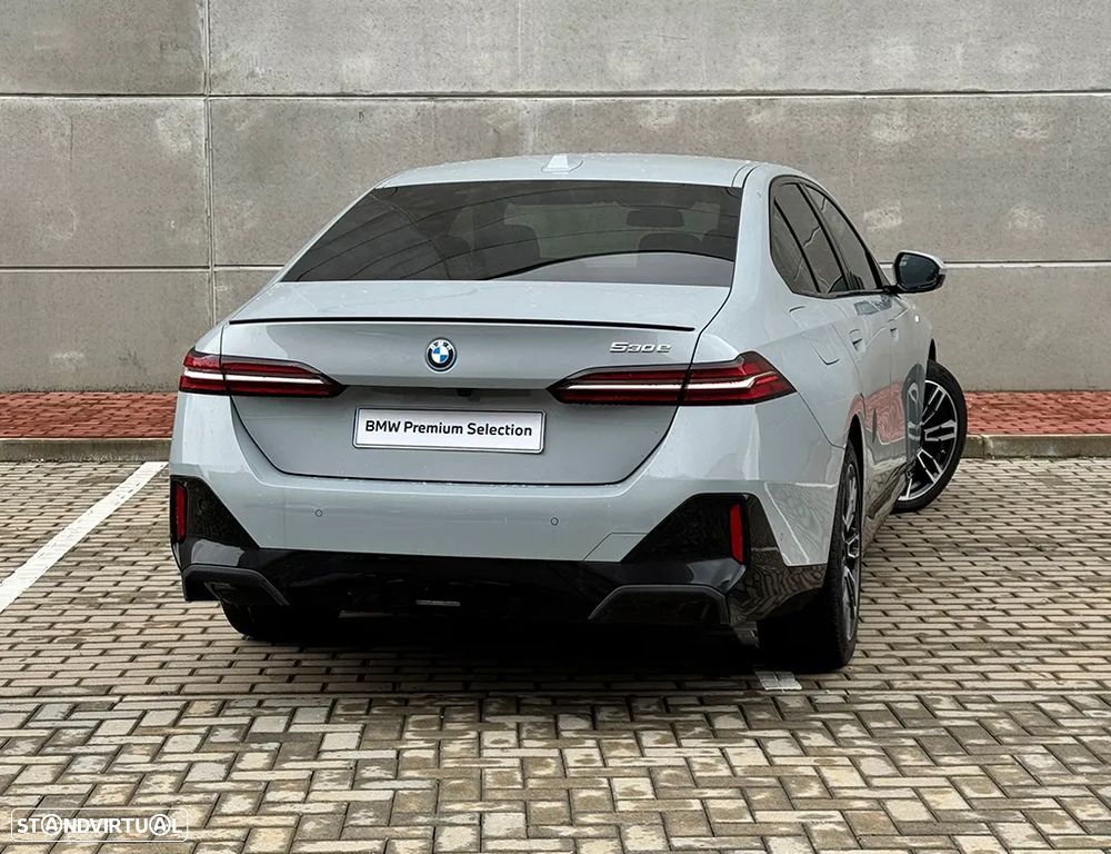 BMW 530 e Pack Desportivo M - 4