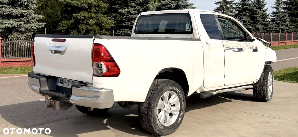 Toyota Hilux 2.4 D-4D Extra Cab DLX 4x4 - 4