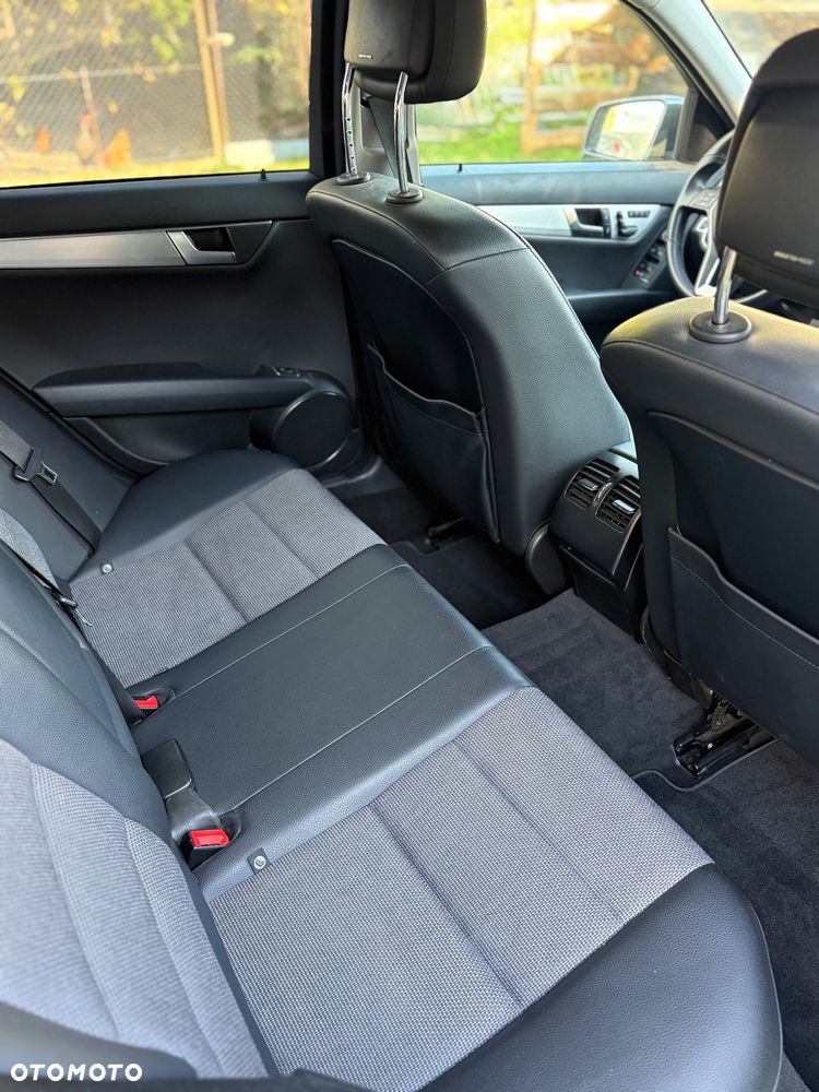 Mercedes-Benz Klasa C 220 T CDI DPF Automatik BlueEFFICIENCY Avantgarde - 7