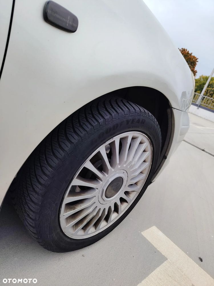 Toyota Avensis - 16