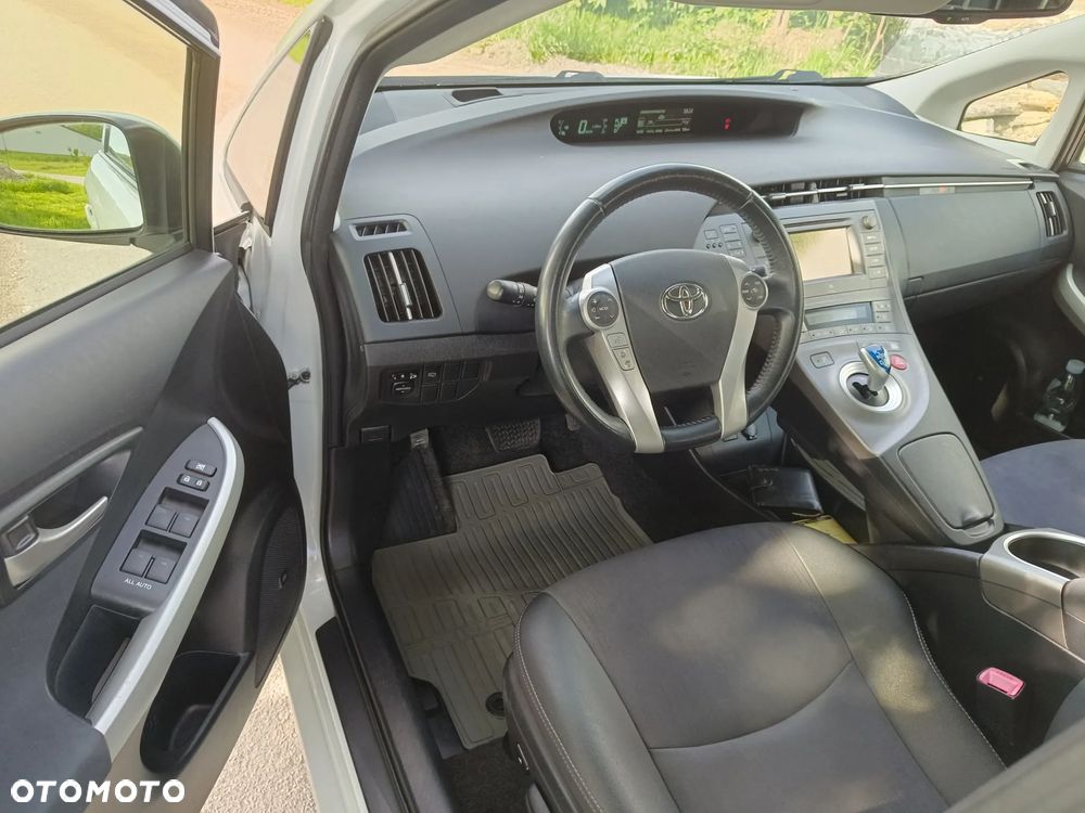 Toyota Prius 1.8 HSD Prestige - 18