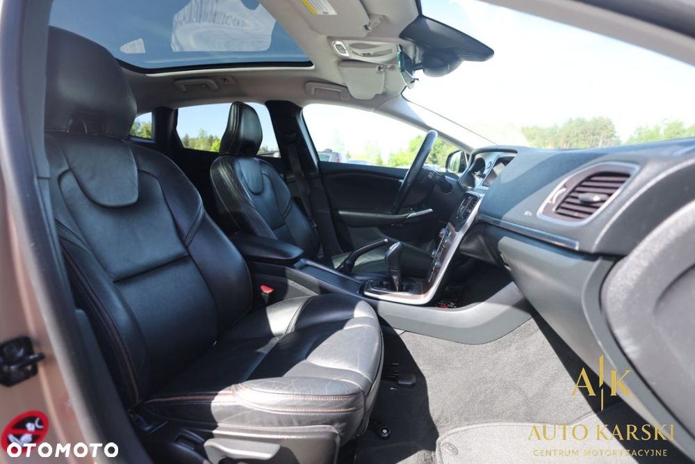 Volvo V40 Cross Country - 36