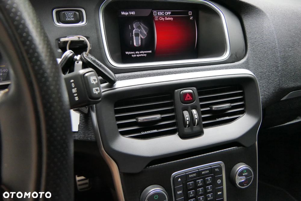 Volvo V40 D3 Drive-E SCR R-Design Momentum - 25