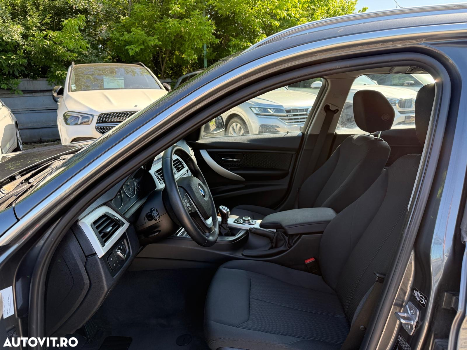 BMW Seria 3 320d xDrive - 26