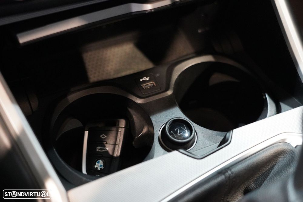 BMW 318 d Line Luxury - 14