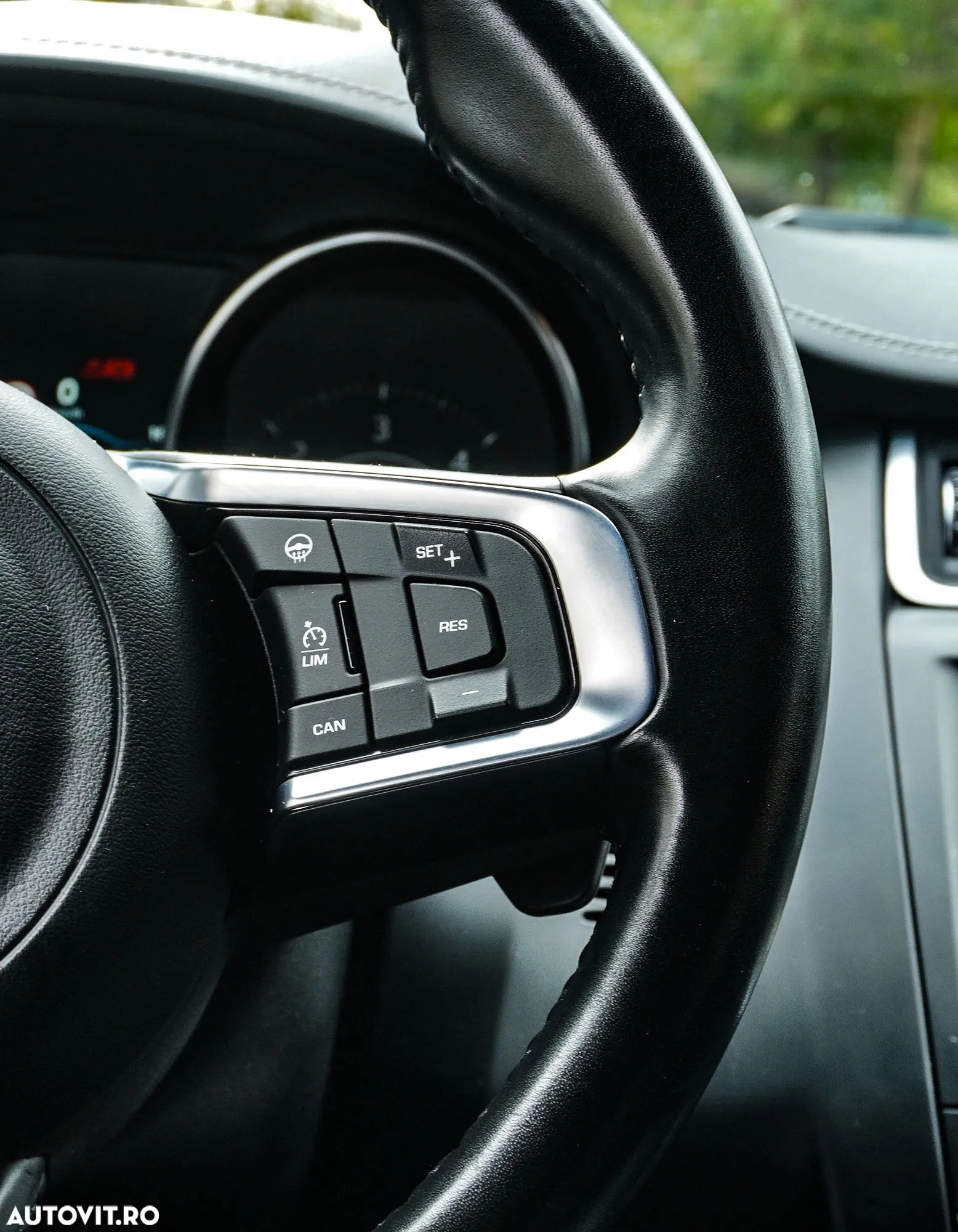 Jaguar E-Pace D240 AWD R-Dynamic S - 30