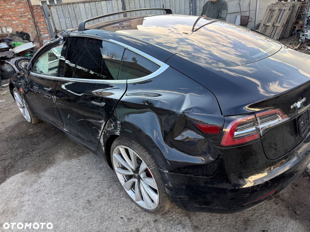 Tesla Model 3 - 34