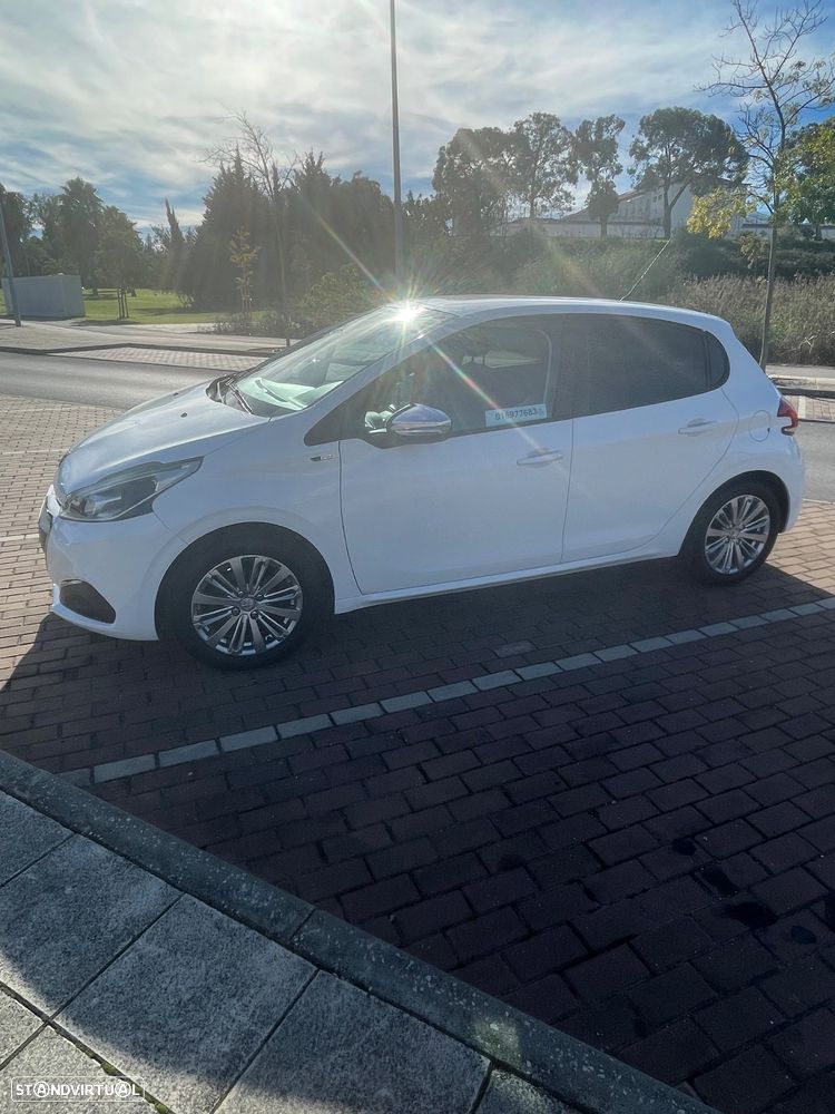 Peugeot 208 1.2 VTi SE Style - 4