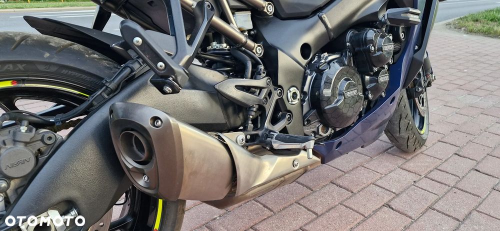 Suzuki GSX - 13