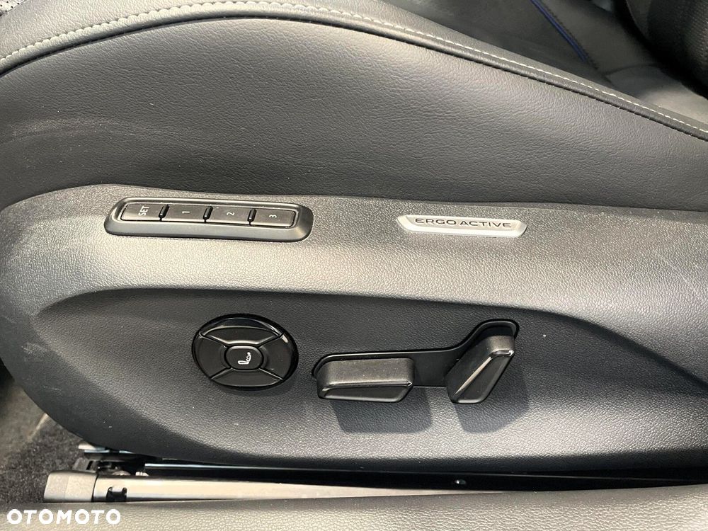 Volkswagen Passat - 12
