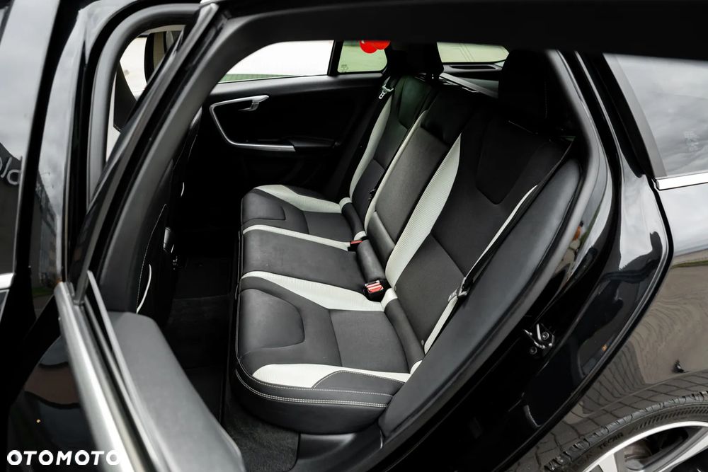 Volvo V60 D3 Geartronic RDesign - 23