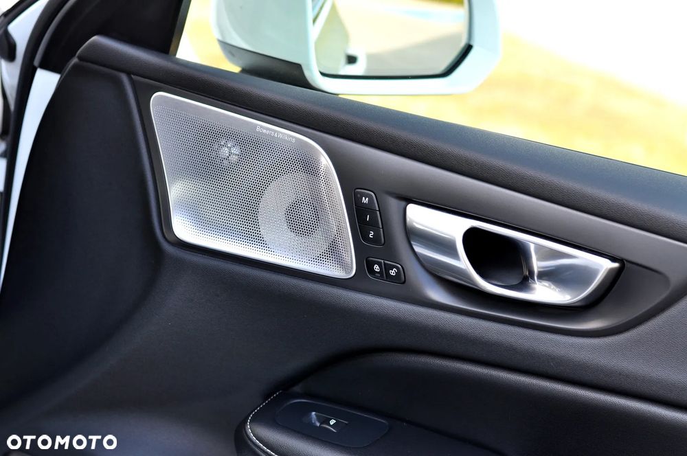 Volvo V60 Cross Country B4 D AWD Plus - 31