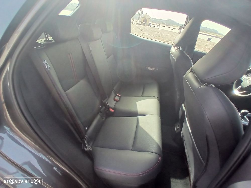 Lexus LBX Elegant - 17