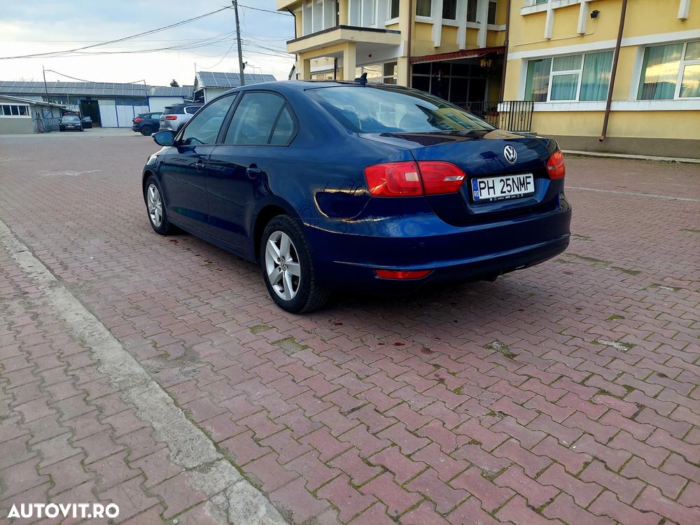 Volkswagen Jetta 1.6 TDI Highline - 2