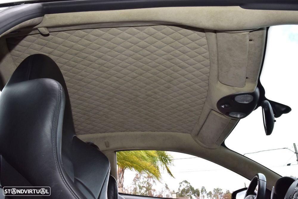 Aston Martin Vanquish - 42