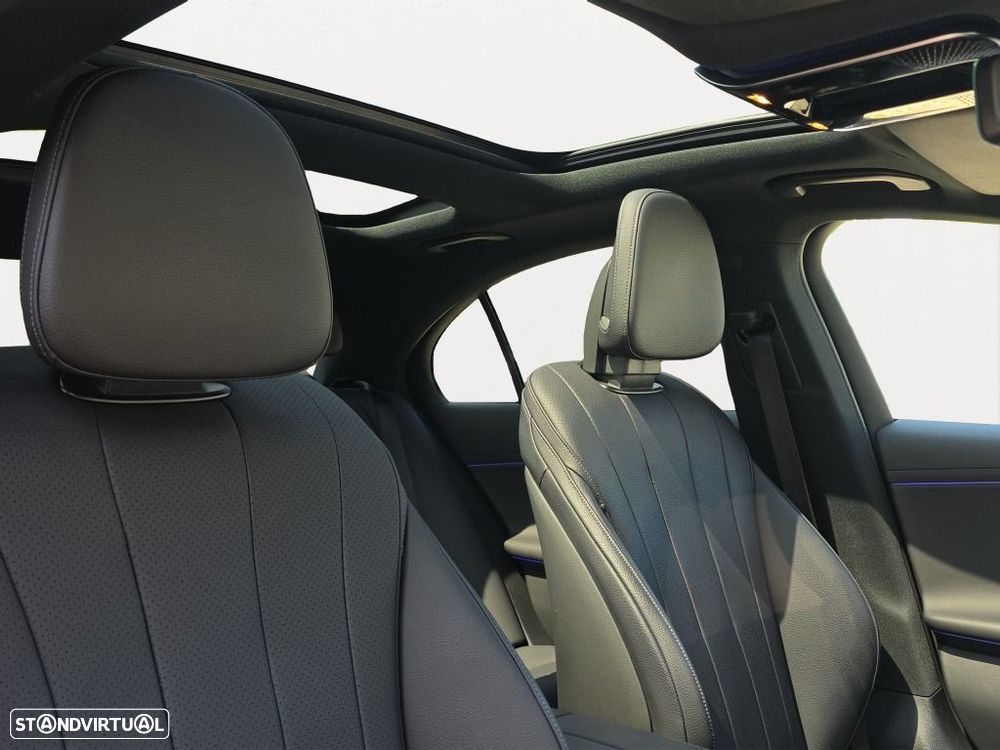 Mercedes-Benz E 220 — fotografia 13