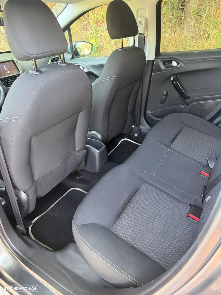 Peugeot 208 1.2 PureTech Style - 16