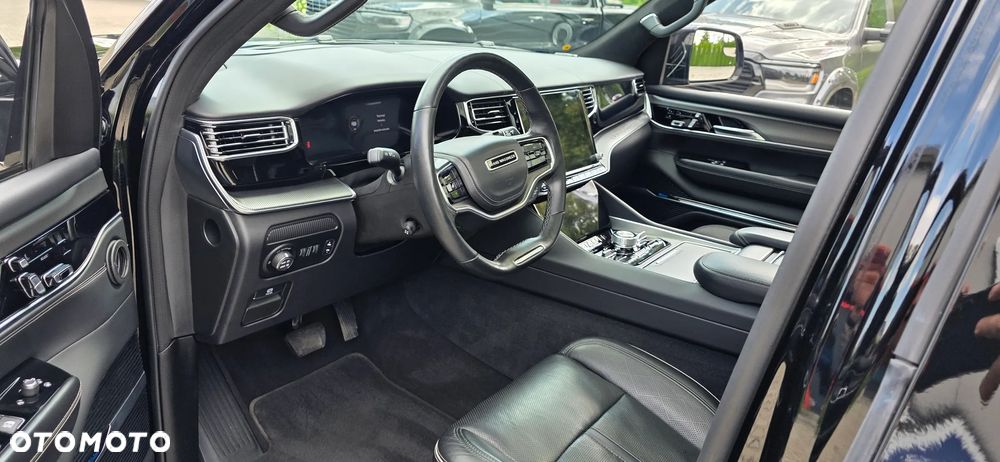Jeep Wagoneer - 12