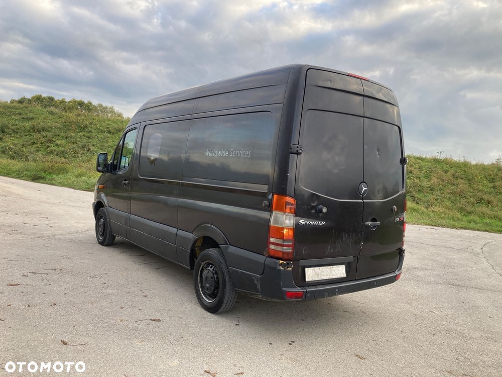 Mercedes-Benz Sprinter - 5