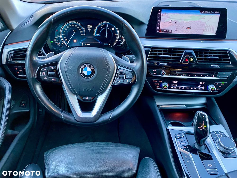 BMW Seria 5 525d - 10