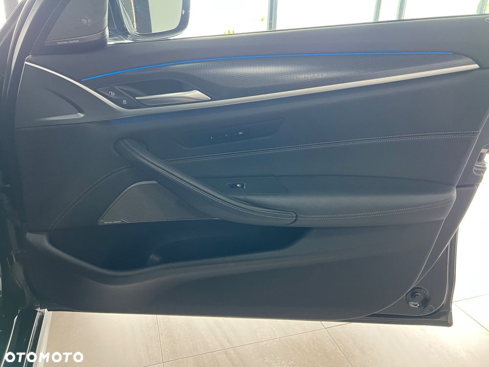 BMW Seria 5 520e M Sport sport - 39