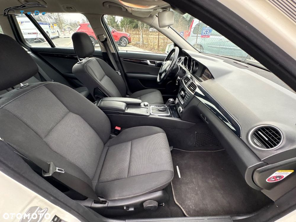 Mercedes-Benz Klasa C 200 CDI DPF Automatik BlueEFFICIENCY Elegance - 25