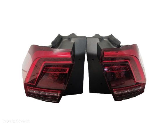 VW TIGUAN II 5NA 17R LAMPA PRAWA LEWA TYŁ TYLNA W BŁOTNIK ORYGINAŁ