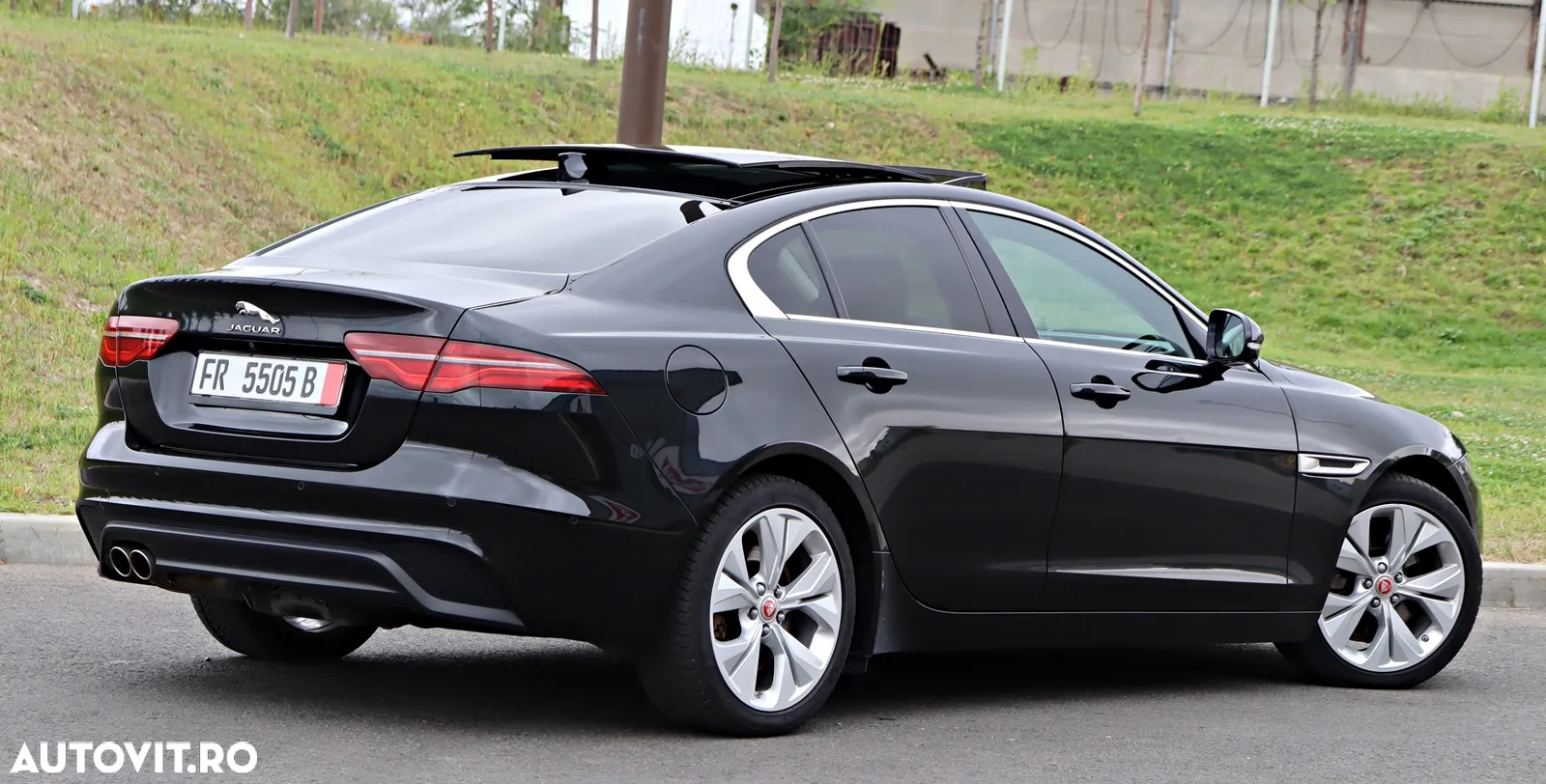 Jaguar XE D200 RWD MHEV R-Dynamic HSE - 11