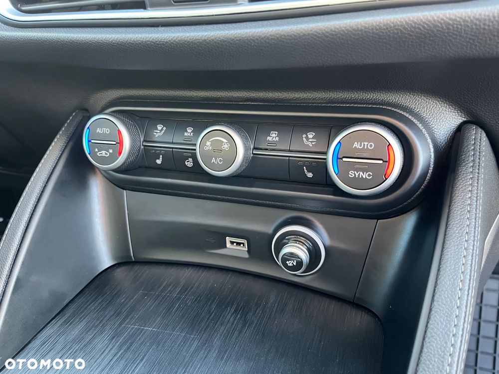 Alfa Romeo Stelvio 2.0 Turbo 16V AT8-Q4 - 16