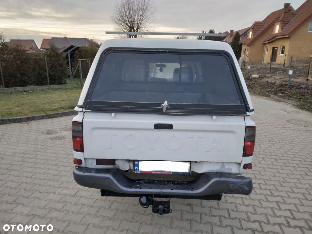 Toyota Hilux 2.5 D-4D DLX - 11