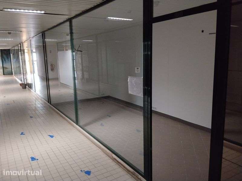 Espaço comercial à venda na Avenida da República - Grande imagem: 2/5