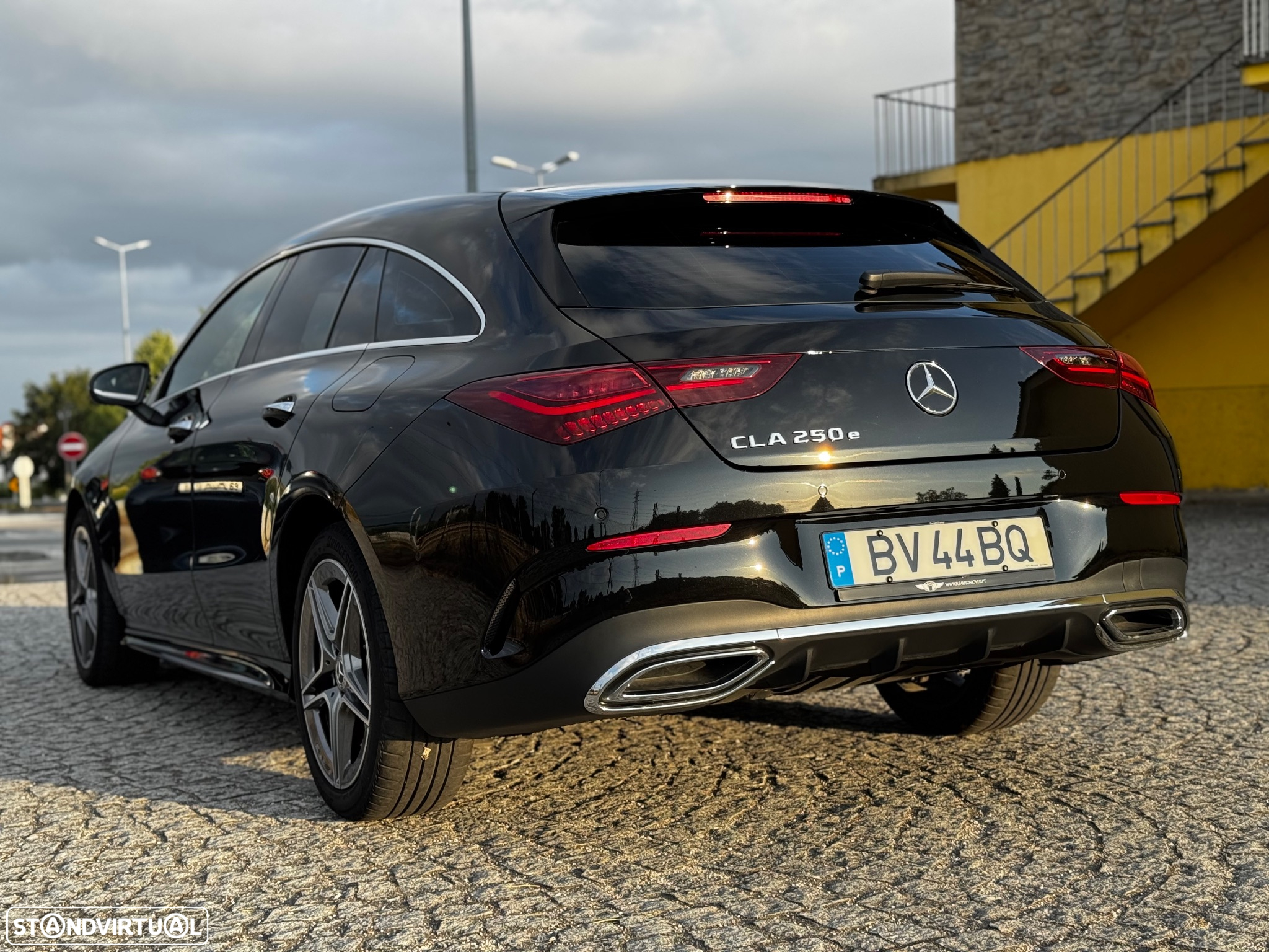 Mercedes-Benz CLA 250 e Shooting Brake AMG Line - 9