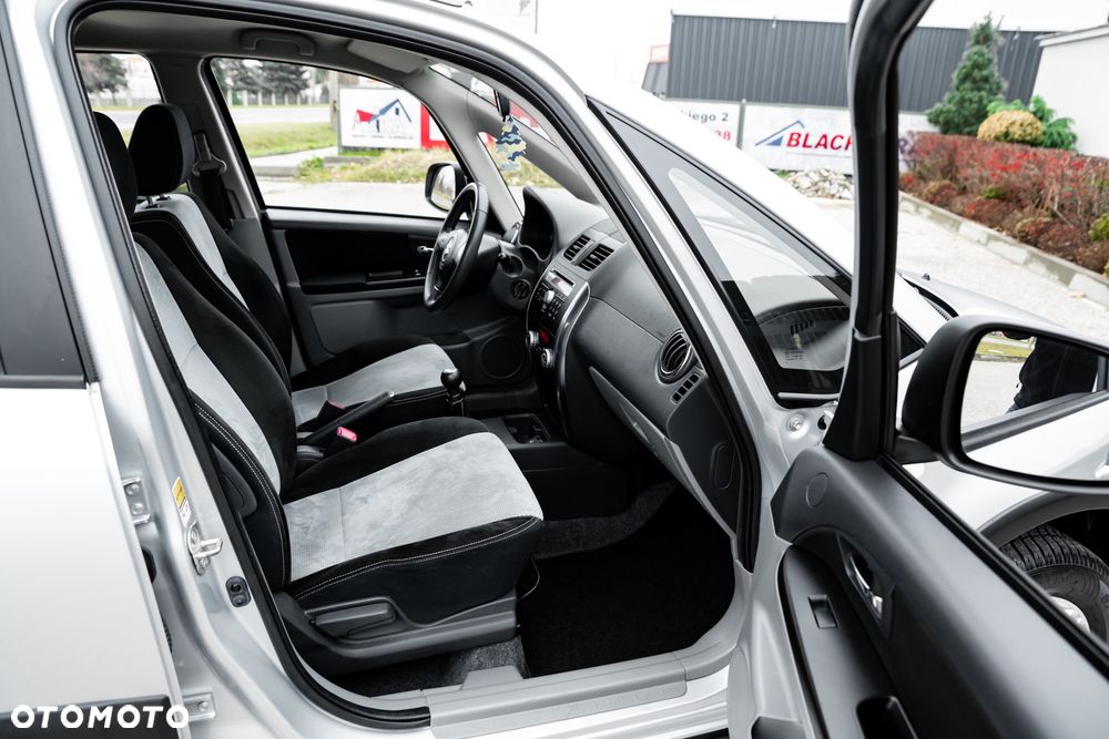 Suzuki SX4 1.6 Premium 4WD - 23