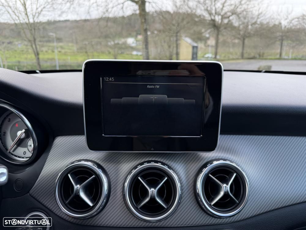Mercedes-Benz GLA 180 d 7G-DCT Urban - 24