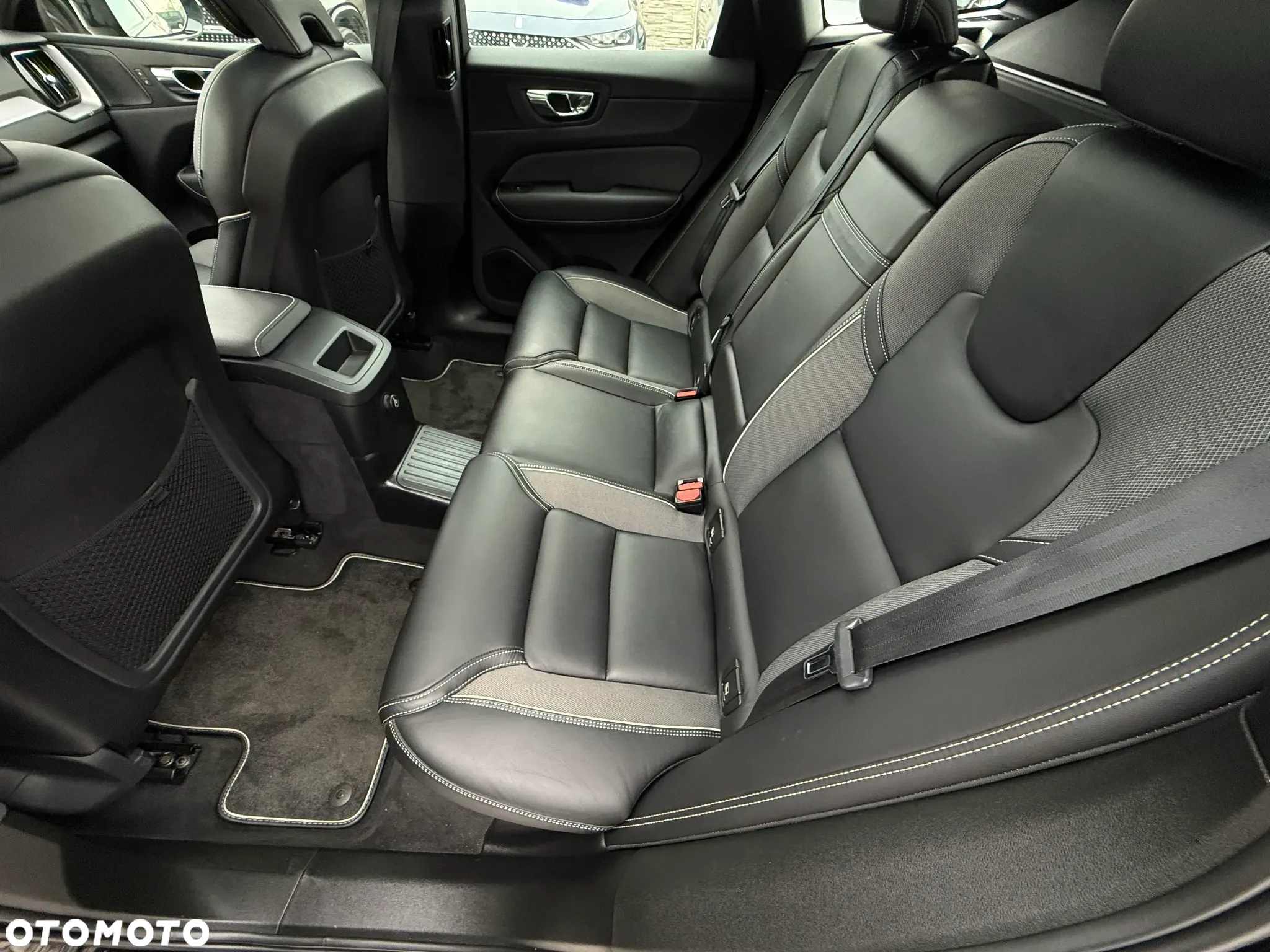 Volvo XC 60 T8 Plug-In Hybrid AWD R-Design - 33
